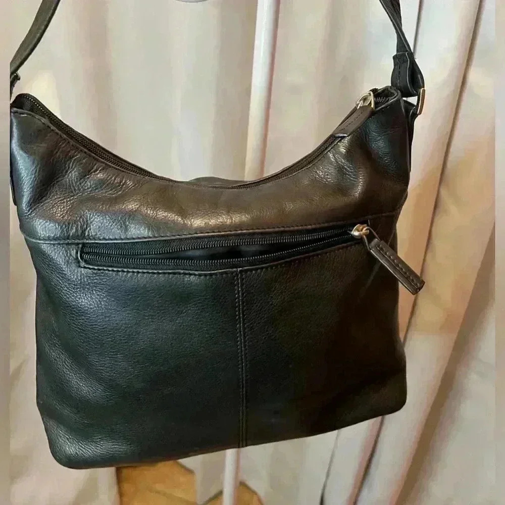 Stone Mountain Black Leather Crossbody Bag Women's Purse Zip Around Flap Pocket - Picture 2 of 9